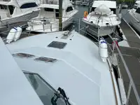 Kapal penelitian untuk dijual