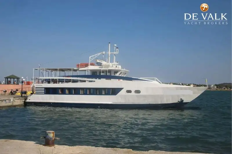 Kapal feri untuk dijual