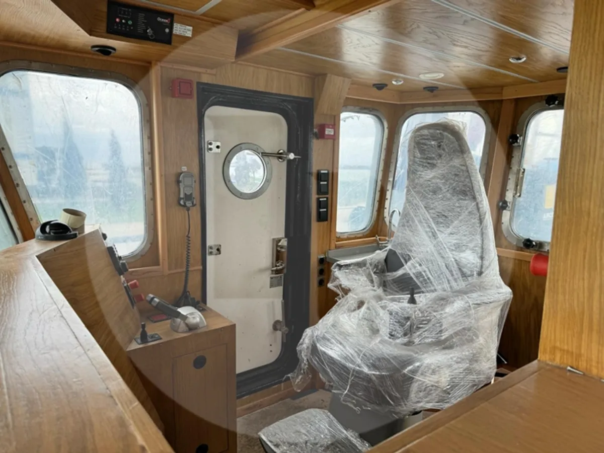 Kapal pengangkut ikan hidup untuk dijual