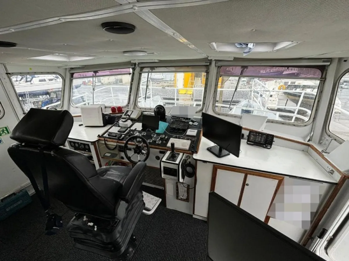 Kapal survei untuk dijual