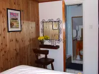 Hotel terapung untuk dijual