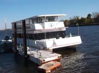 Kapal feri untuk dijual