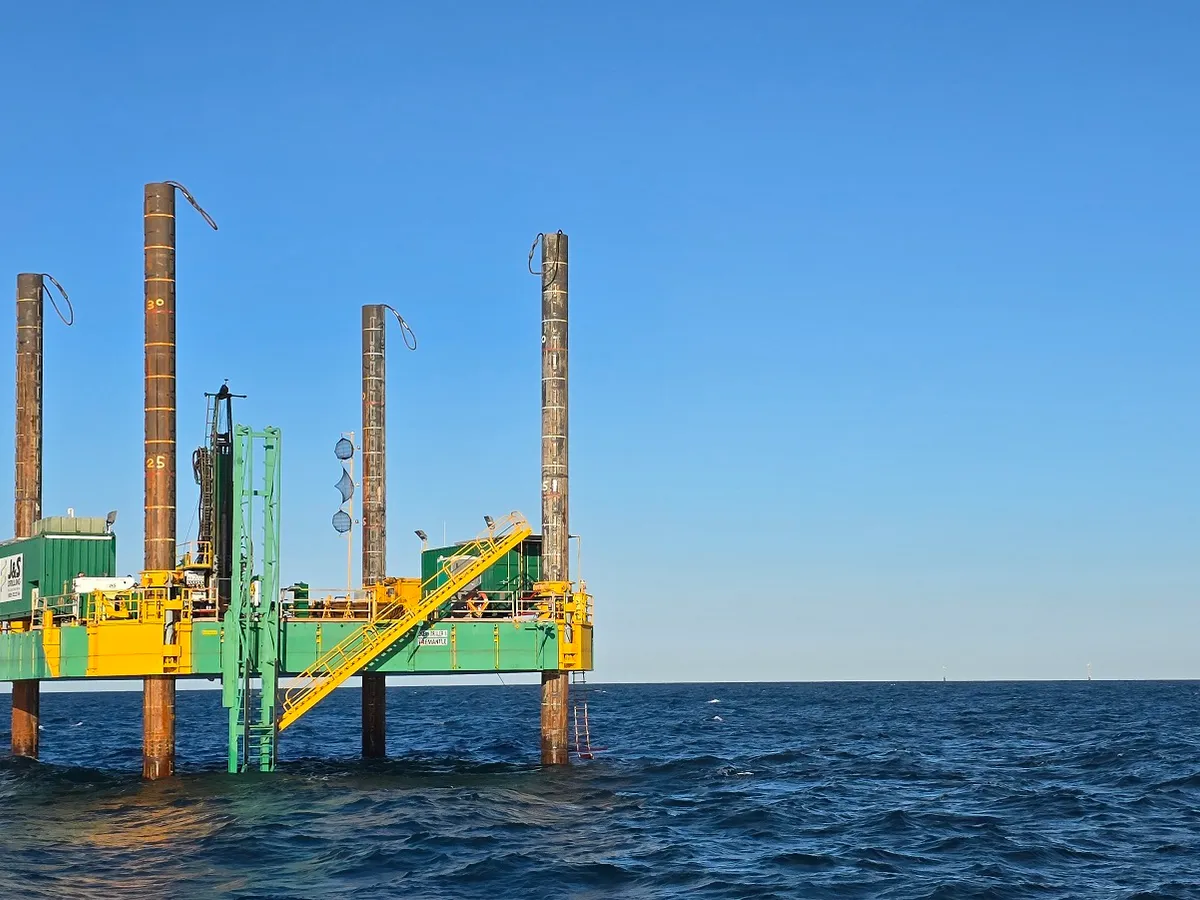 Rig pengeboran lepas pantai untuk dijual