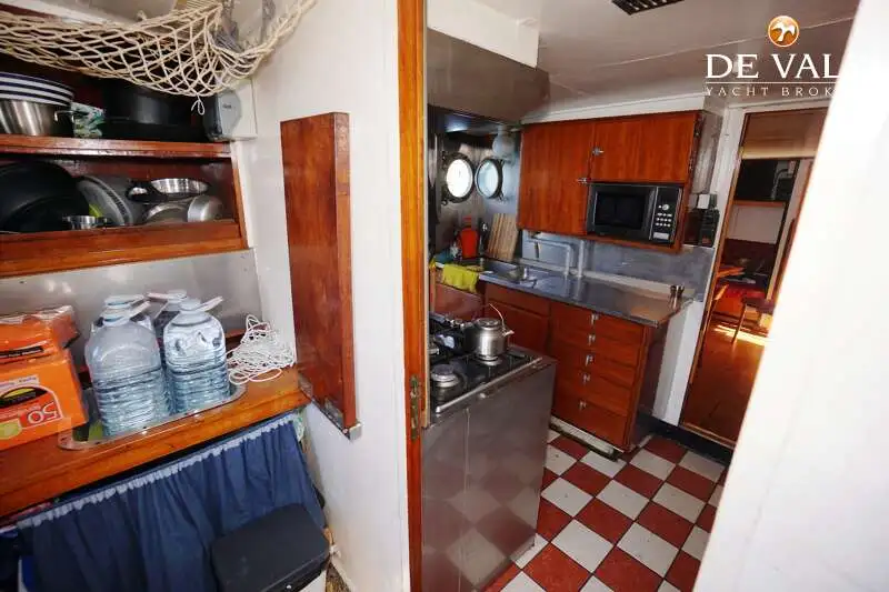 Kapal penelitian untuk dijual