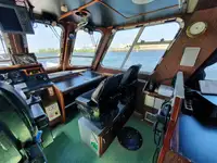 Kapal survei untuk dijual