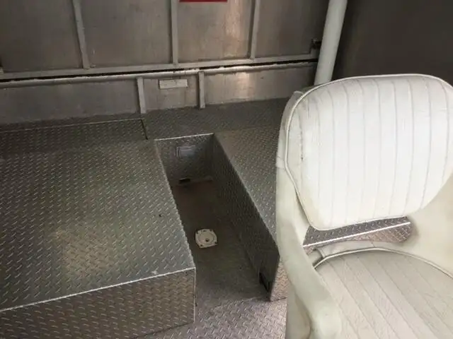 Kapal pendarat, tank untuk dijual