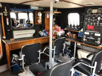 Sekoci penyelamat untuk dijual