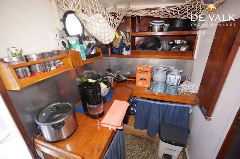 Kapal penelitian untuk dijual
