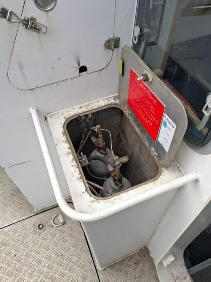 Katamaran untuk dijual