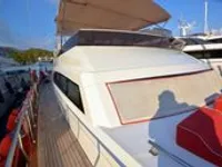 Yacht untuk dijual
