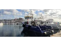 Kapal survei untuk dijual