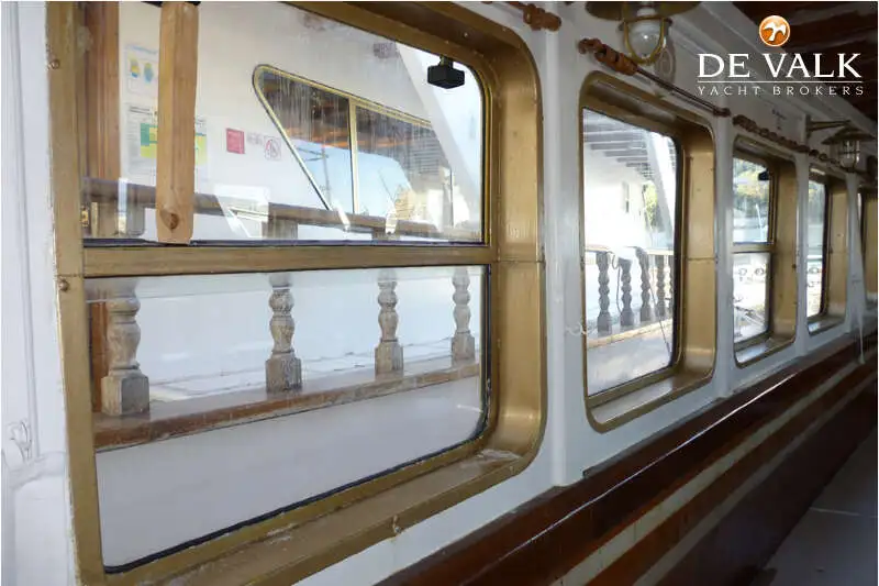 Kapal feri untuk dijual