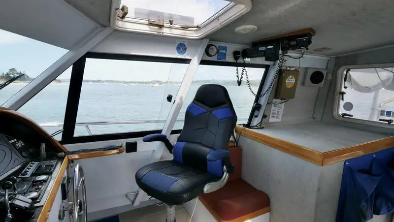 Kapal penelitian untuk dijual