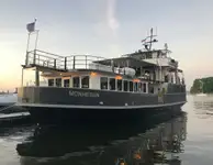Kapal pesiar-feri untuk dijual