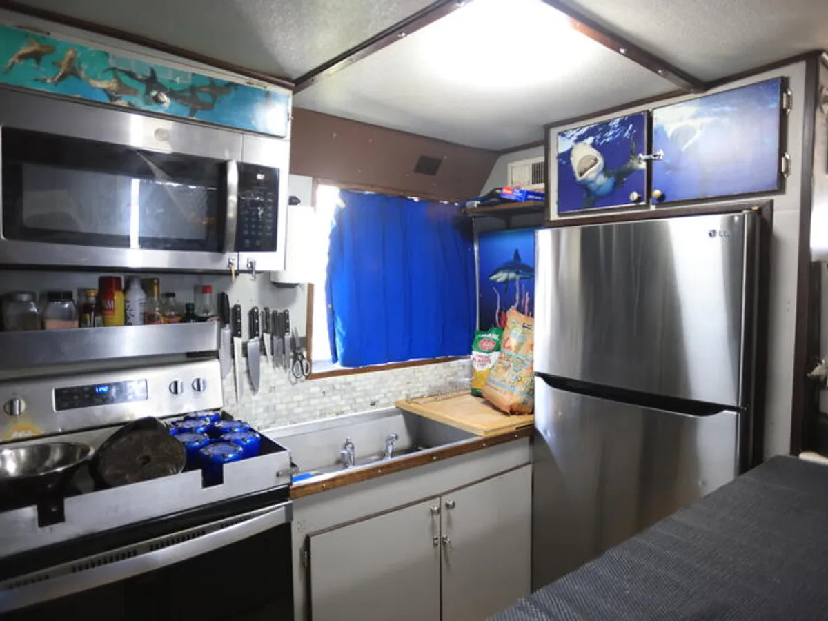 Kapal penelitian untuk dijual