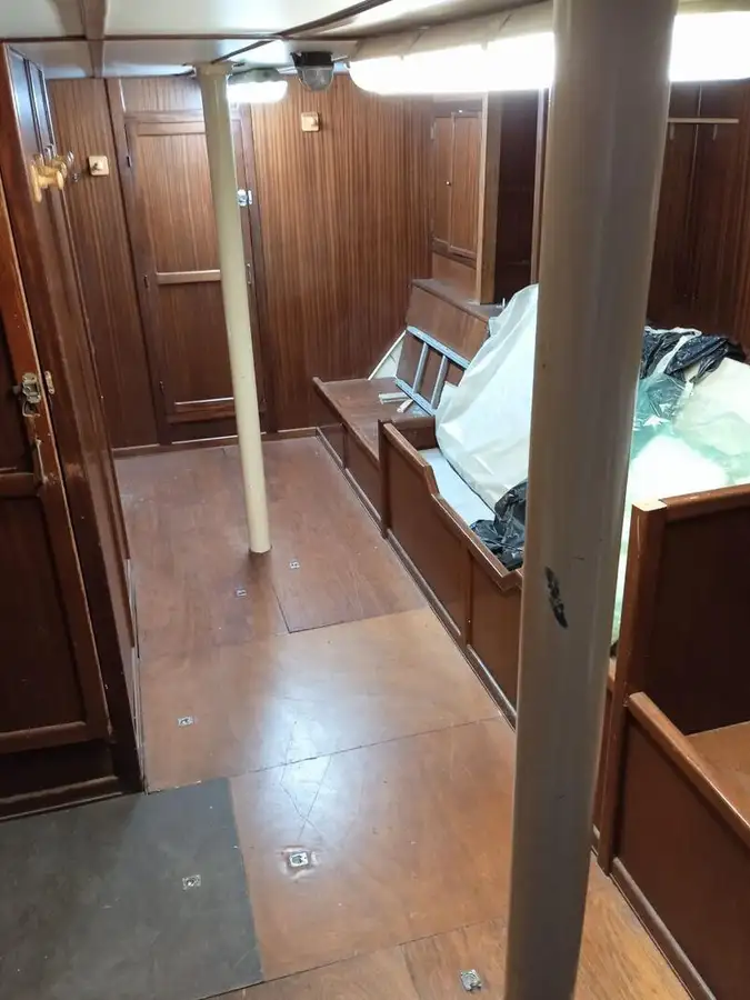 Kapal feri untuk dijual