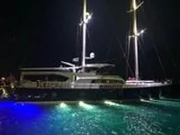Yacht untuk dijual