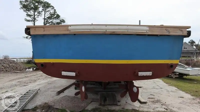 Kapal patroli untuk dijual
