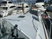 Kapal penelitian untuk dijual