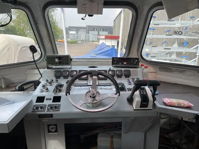Kapal patroli untuk dijual