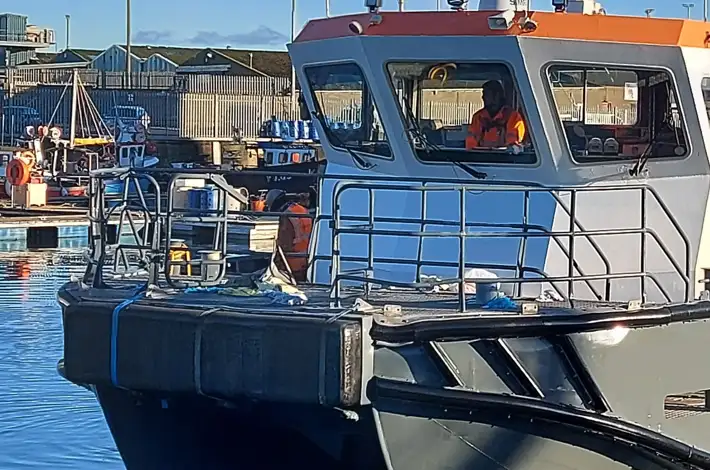 Kapal survei untuk dijual