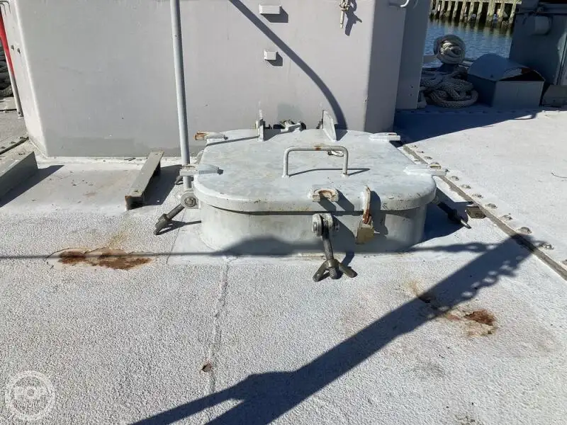Kapal pendarat, tank untuk dijual