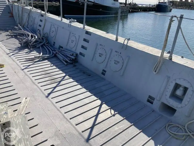 Kapal pendarat, tank untuk dijual