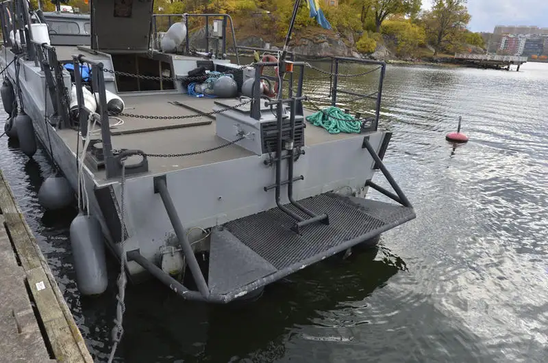 Kapal angkatan laut / militer untuk dijual