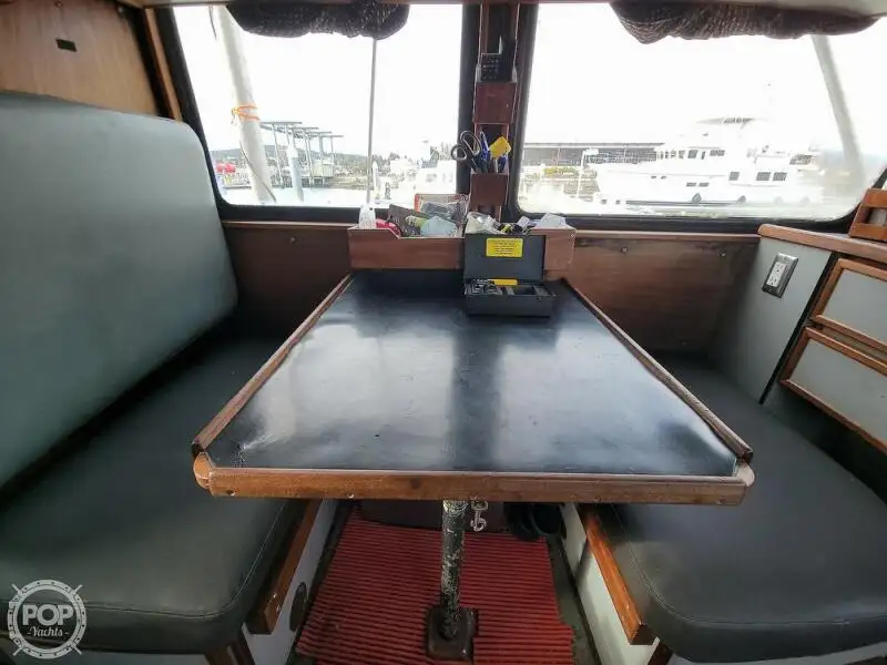 Sekoci penyelamat untuk dijual