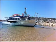 Kapal feri dijual