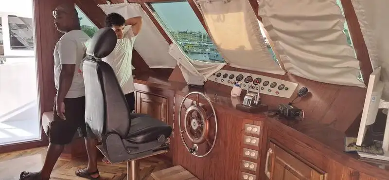 Kapal pesiar untuk dijual