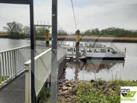 Kapal restoran untuk dijual