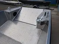 Kapal pendarat, tank untuk dijual