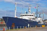 Kapal survei dijual