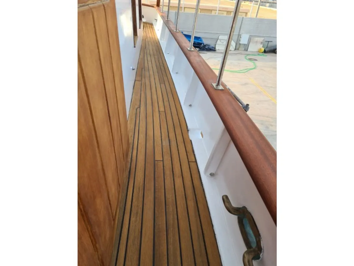 Yacht untuk dijual