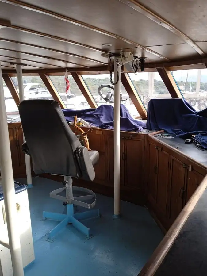 Kapal feri untuk dijual