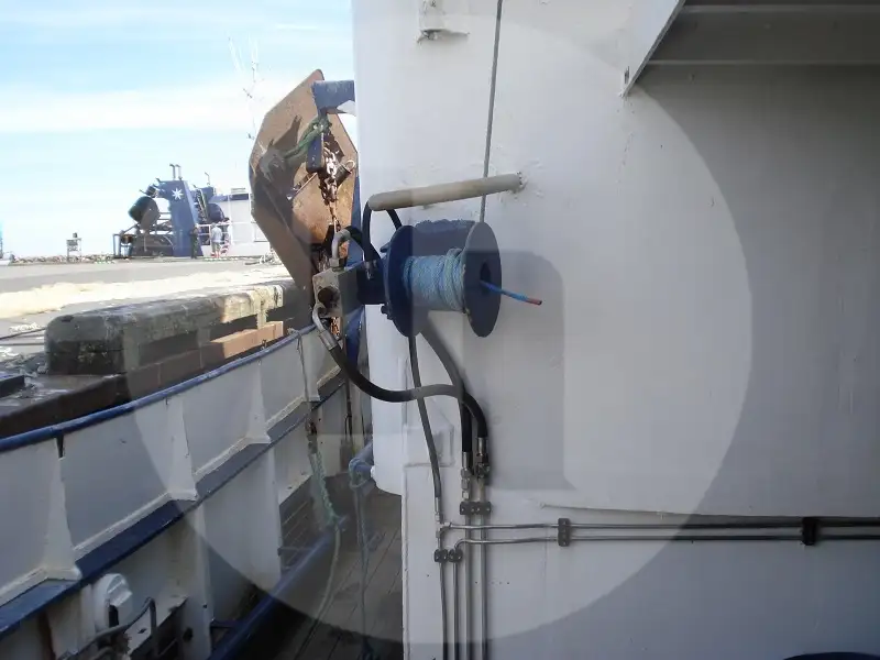 Kapal pengangkut ikan hidup untuk dijual