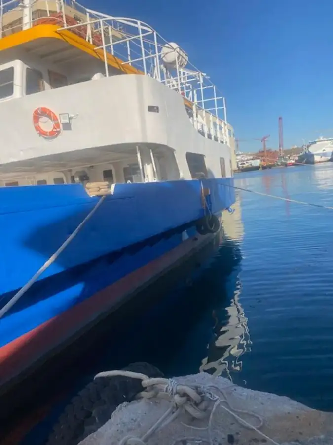 Kapal feri untuk dijual