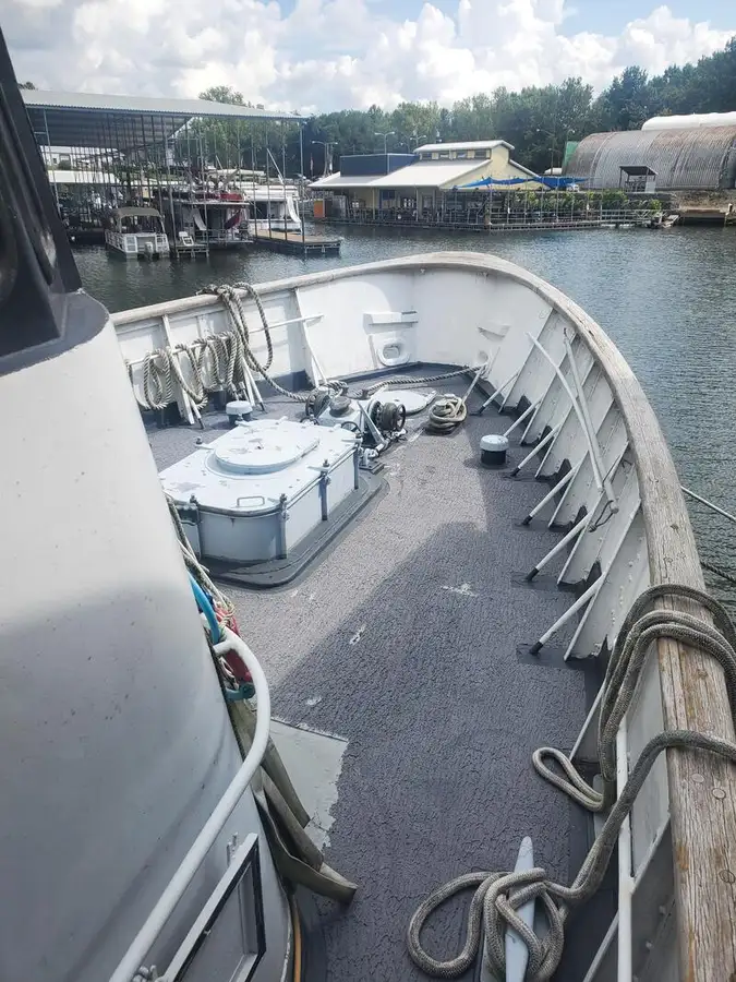 Kapal patroli untuk dijual