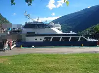 Kapal feri dijual