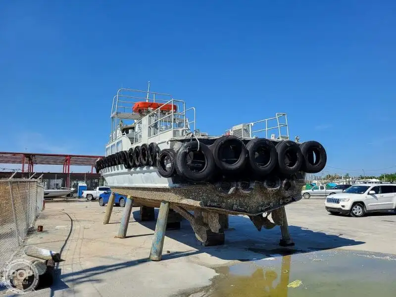 Kapal kru untuk dijual