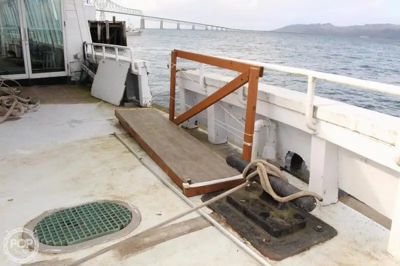 Kapal feri untuk dijual