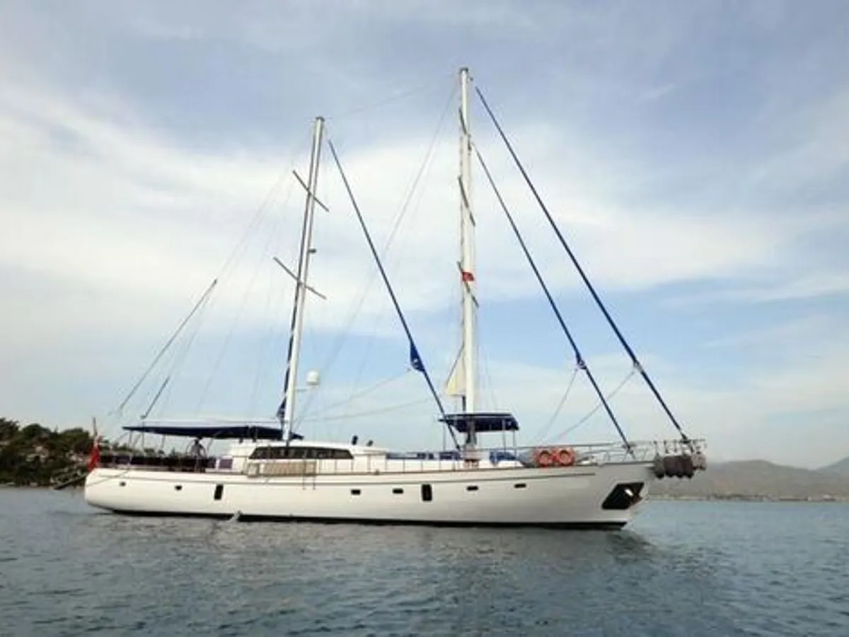 Yacht untuk dijual