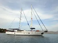 Yacht untuk dijual