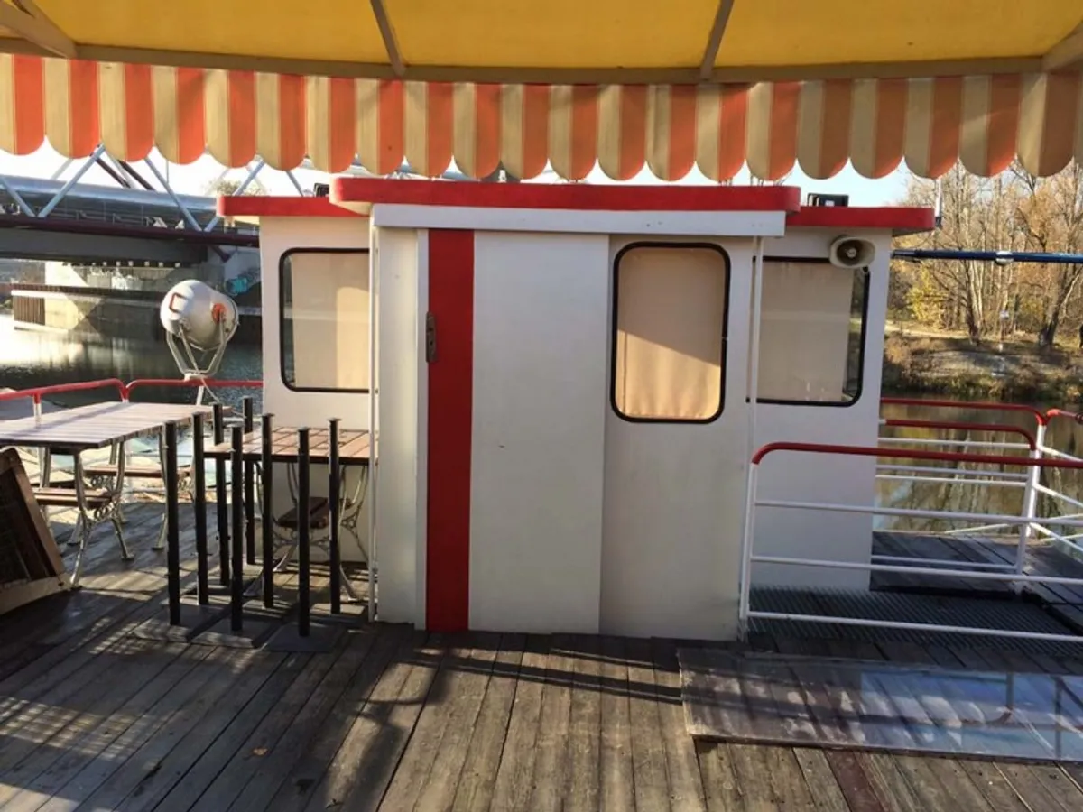Kapal kontainer untuk dijual
