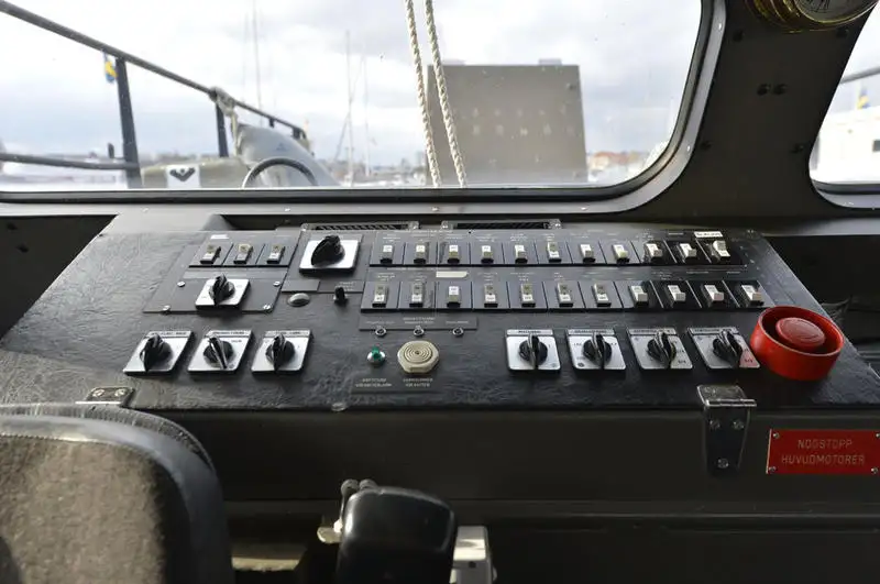 Kapal angkatan laut / militer untuk dijual
