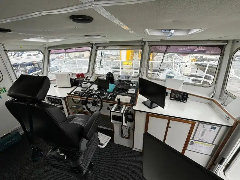 Kapal survei untuk dijual