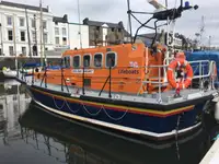 Kapal penyelamat dijual