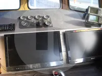 Kapal pengangkut ikan hidup untuk dijual