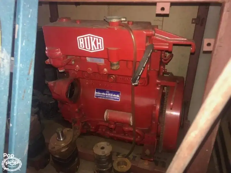 Sekoci penyelamat untuk dijual